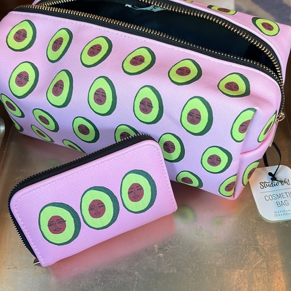 manicure set in “Avocadoze” print-4 tools inside w/zip-closure -NWT-matching bag - Picture 2 of 12
